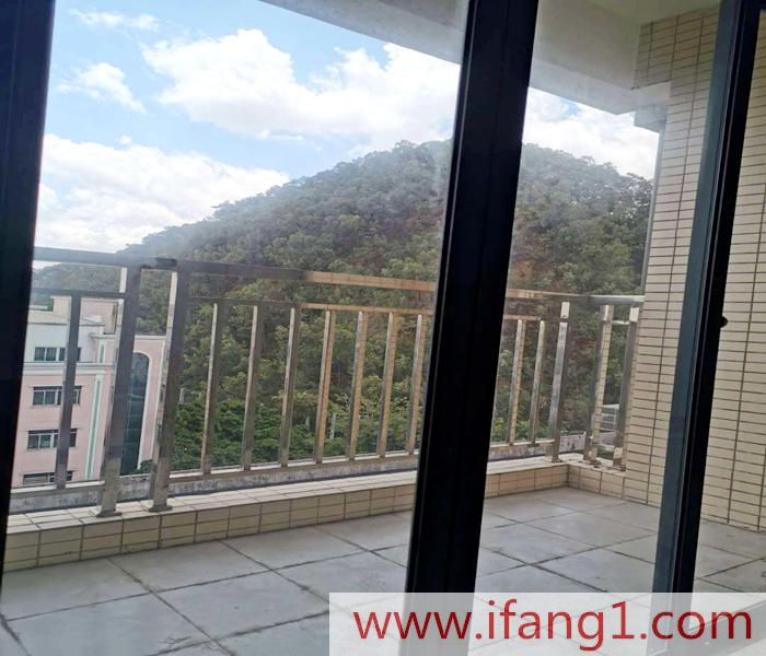 <a href=/chashan/ target=_blank class=infotextkey>茶山小產權房</a>價格:茶山畔山豪苑